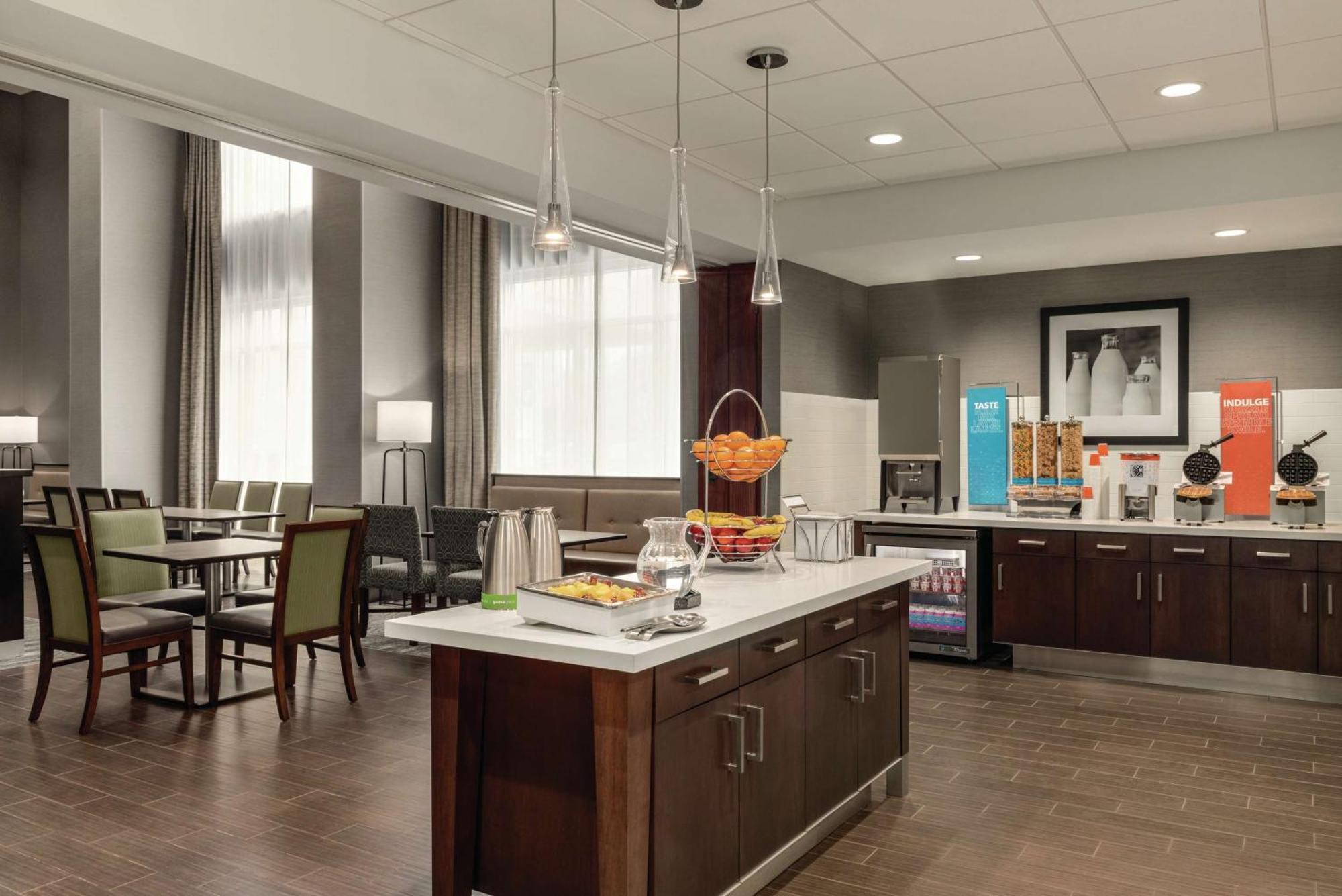Hampton Inn Brooklyn Park Esterno foto